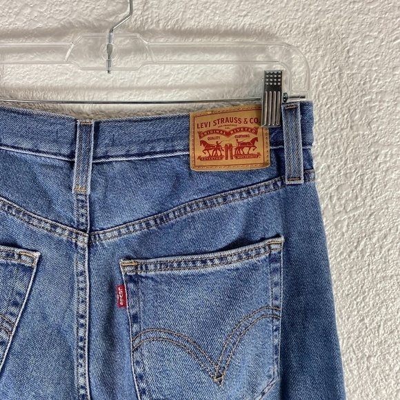 Levi's High Waisted Tapered Mom Jeans SZ 30 - Picture 4 of 8